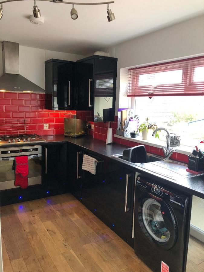 Six By The Sea - 2 Bed House - A Little Something For Everyone Saint Columb Minor Exterior foto